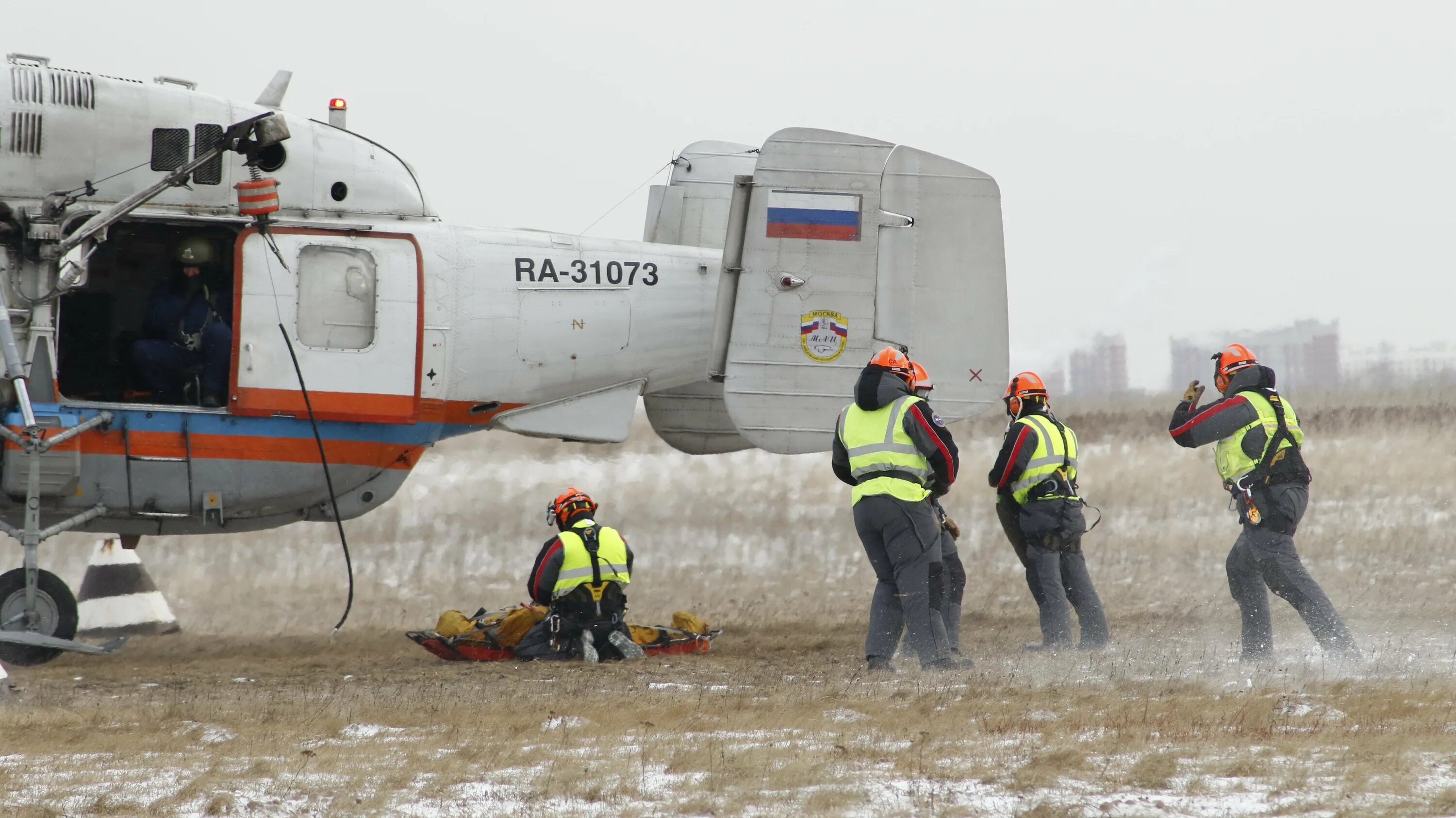 Московский авиационный отряд мчс. Спасение на воде. Спасти 20. Дунфанчжисин крушение. Спасти 20.