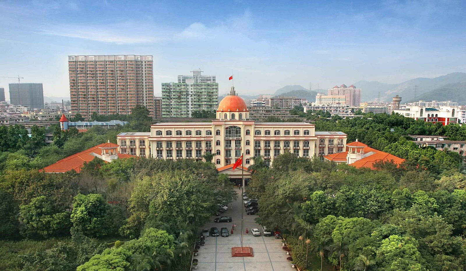 Южный медицинский университет Китай. Гуанчжоу университет Guangzhou University. Гуандунский медицинский институт Китай. Гора Байюнь Гуанчжоу. Southern university