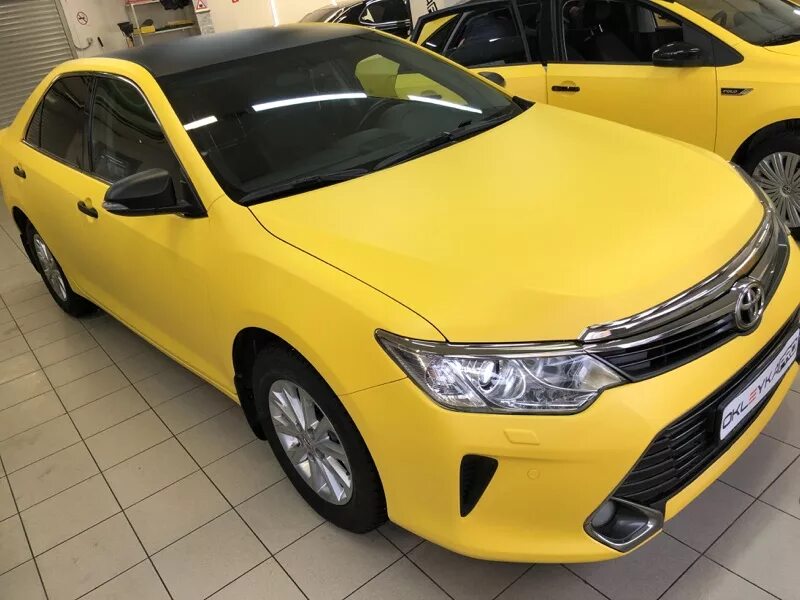 Toyota Camry желтая. Toyota Camry 55 такси. Toyota Camry 55 кузов жёлтый. Камри 55 желтая.