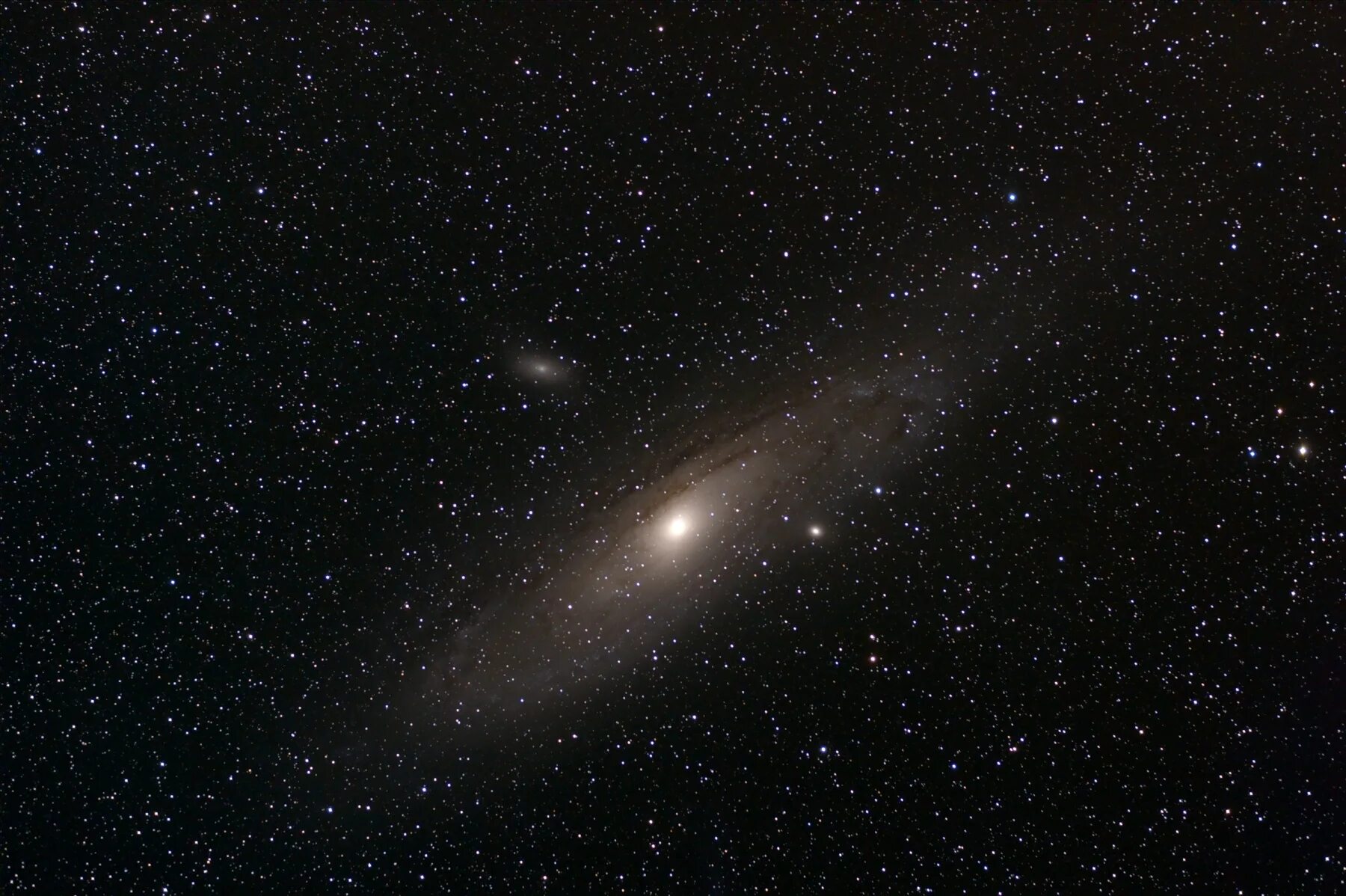 Можно увидеть галактику. Туманность Андромеды m31. Галактика Андромеда м31. Галактика м31 невооруженным глазом. Галактика туманность Андромеды с земли.