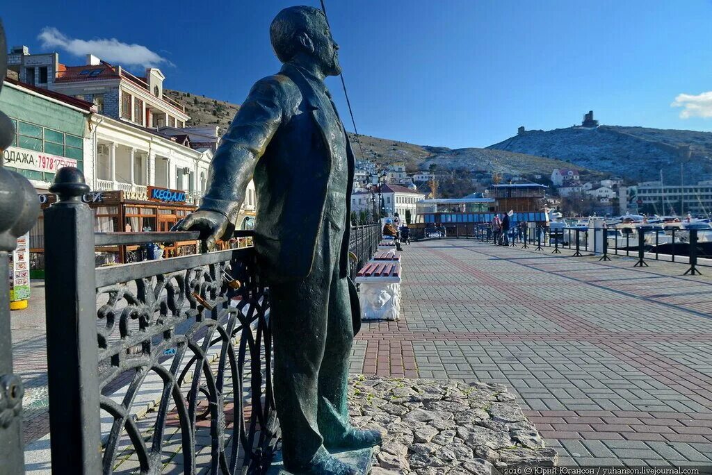 Погулять в севастополе. Набережная Назукина в Балаклаве. Набережная Назукина и памятник Куприну. Севастополь набережная Назукина. Памятник Куприну в Балаклаве.