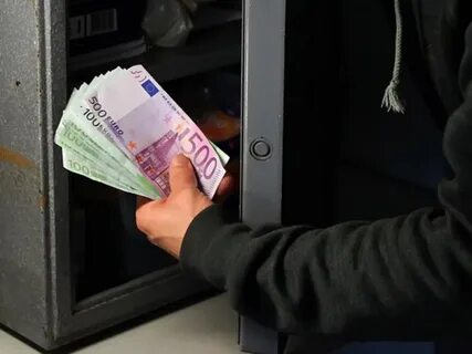 Украли наличные деньги