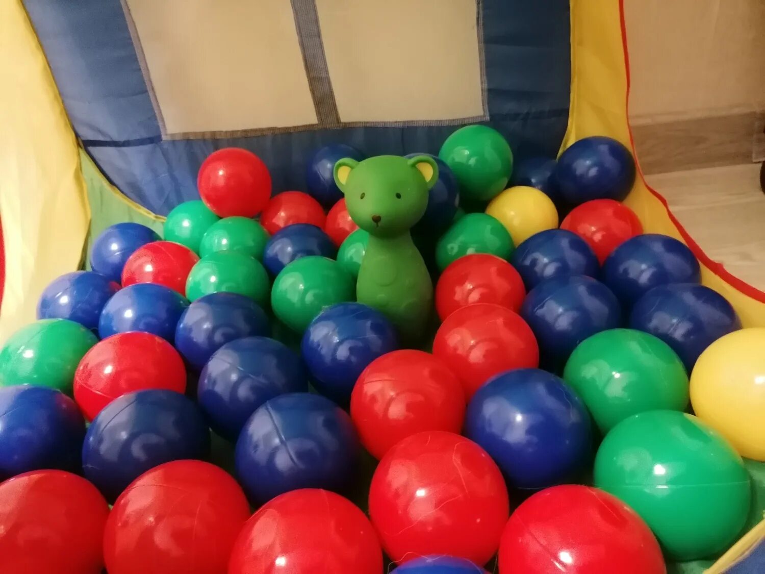 Шар ходячая фигура кот. Рыжий кот шарики. Набор шарики для стирки рыжий кот. Рыжий кот с шариком. 092414 шарики для стирки.