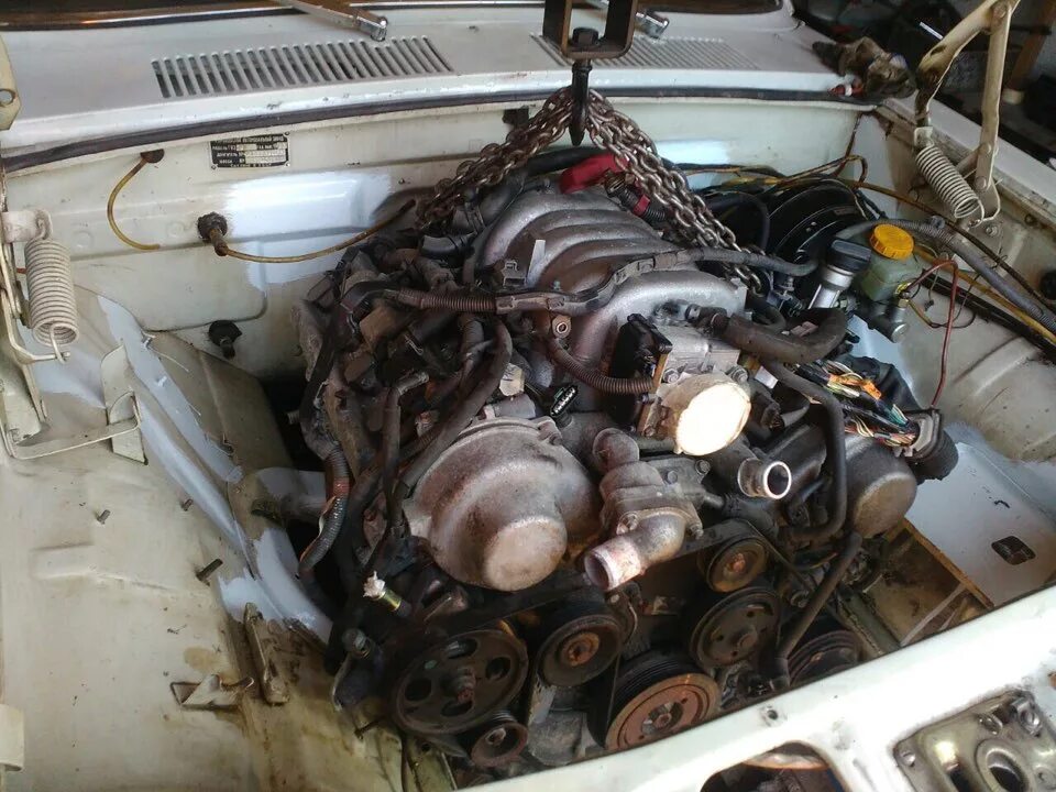 Двс от газ 53 на волгу. Волга с двс газ 53. Газ 53 на волгу. Газ v8 змз 511. Газ 53 мотор v8.