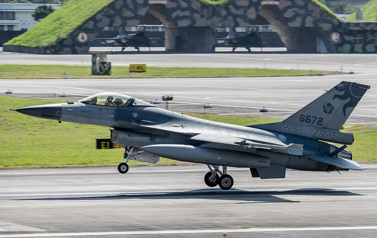 F-16 для украины. F-16c/d fighting falcon. F 16 falcon. F16 новости. F-16 fighting falcon usaf.