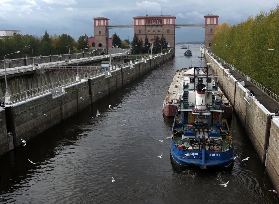 Рыбинская ГЭС Рыбинск. Рыбинское водохранилище ГЭС. Дамба шлюз Рыбинск. ГЭС шлюзы Рыбинск.