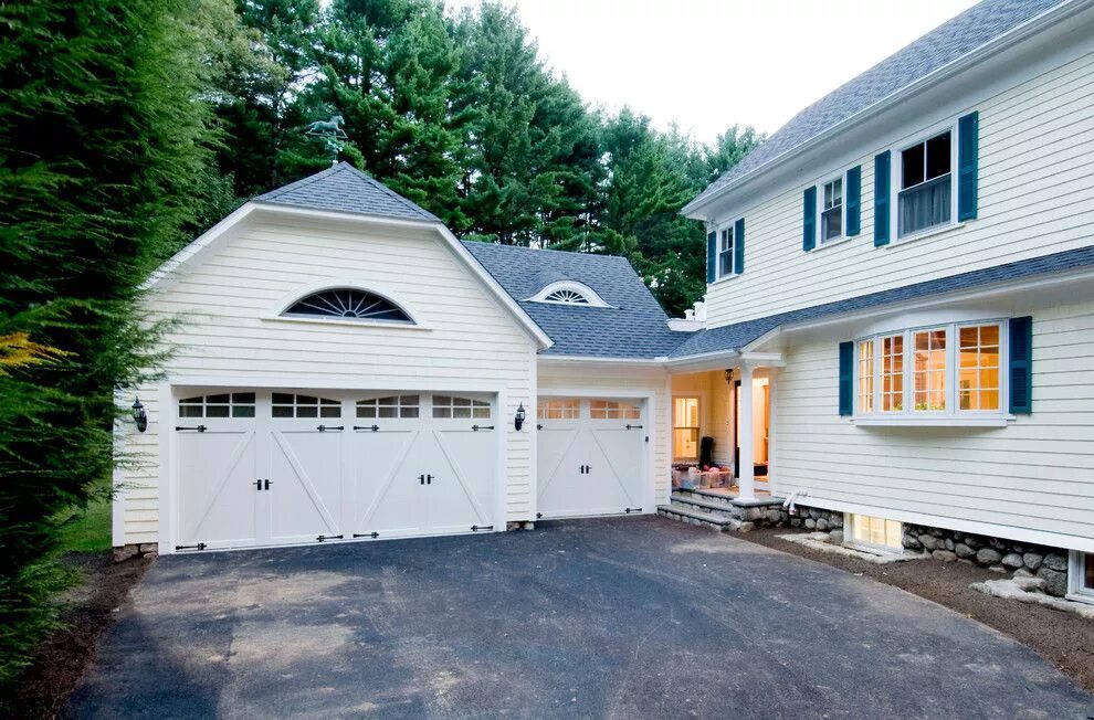 межа гараж. зимний проход между гаражами. гараж на улице. межа гараж. красивый гараж.