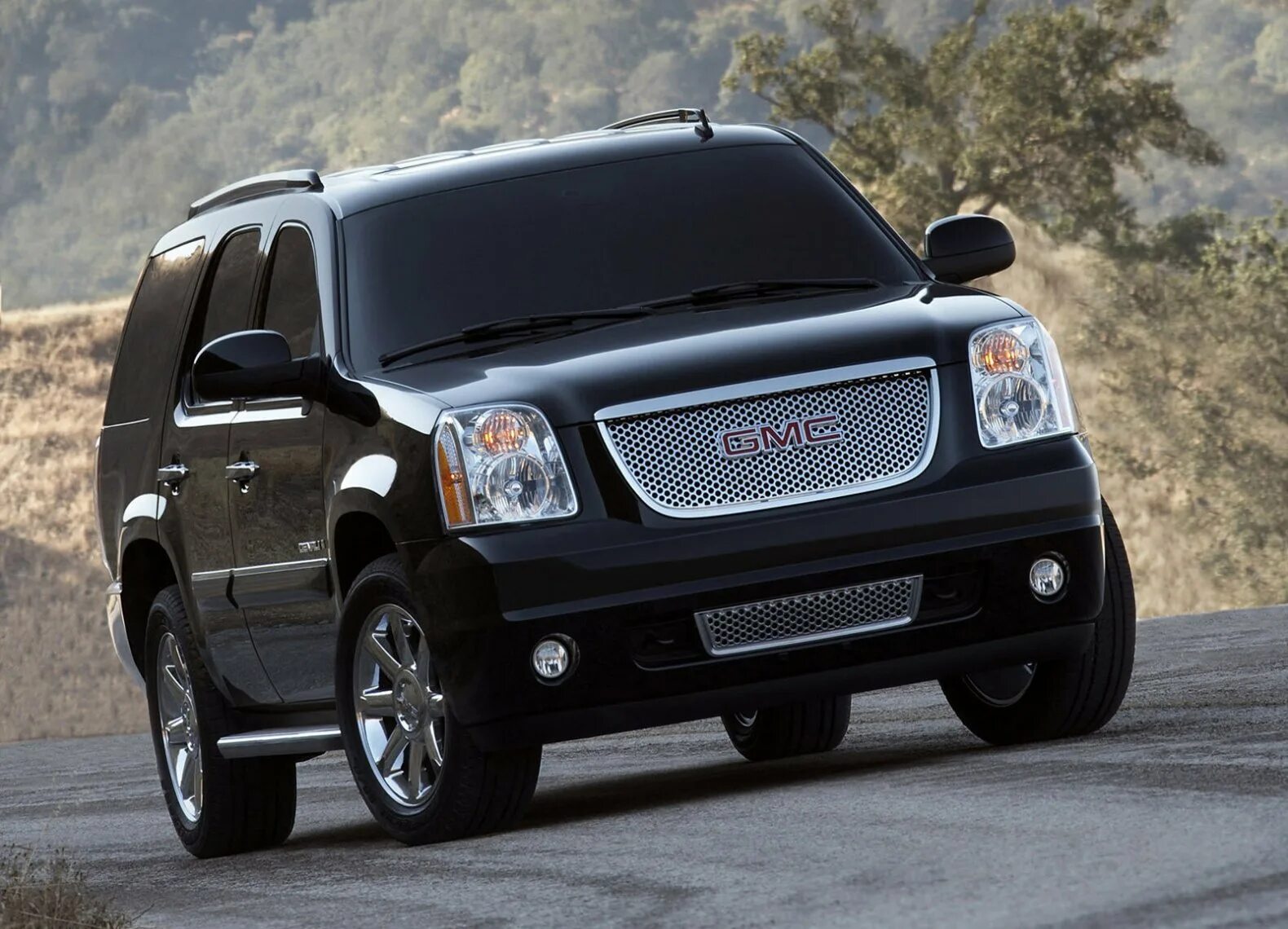 Покажи какую то машину. GMC Yukon Denali. Машина GMC Yukon Denali. GMC Yukon Denali 2007. GMC Yukon Denali 2006.