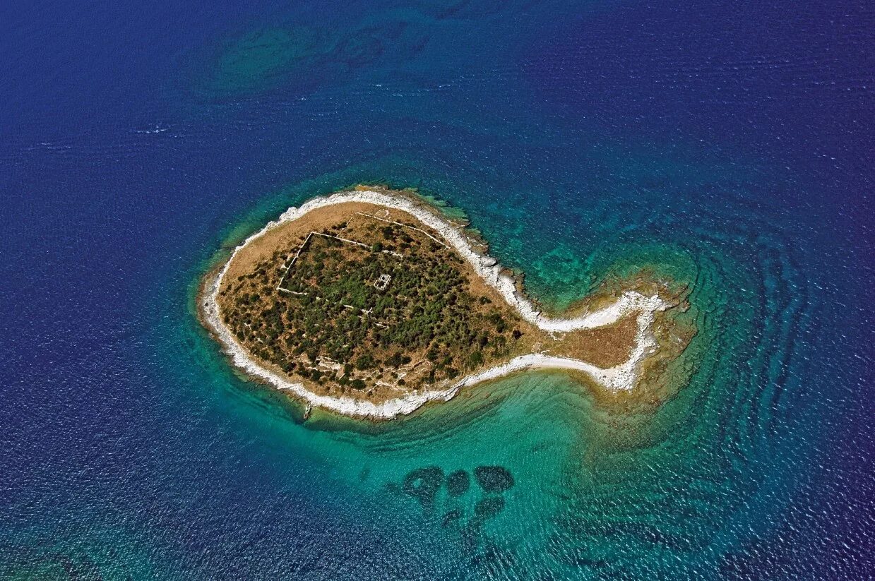 Самый богатый полуостров. Хорватия остров Бриюни. Остров Бриони Хорватия. Остров Галесняк Хорватия. Остров ГАЗ Хорватия.