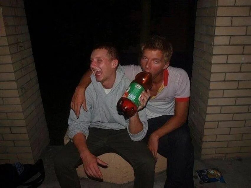 дебилы из социальных сетей. пьяные придурки. придурки соцсетей. пьяные чудики из социальных сетей. дебилы в социальных сетях.