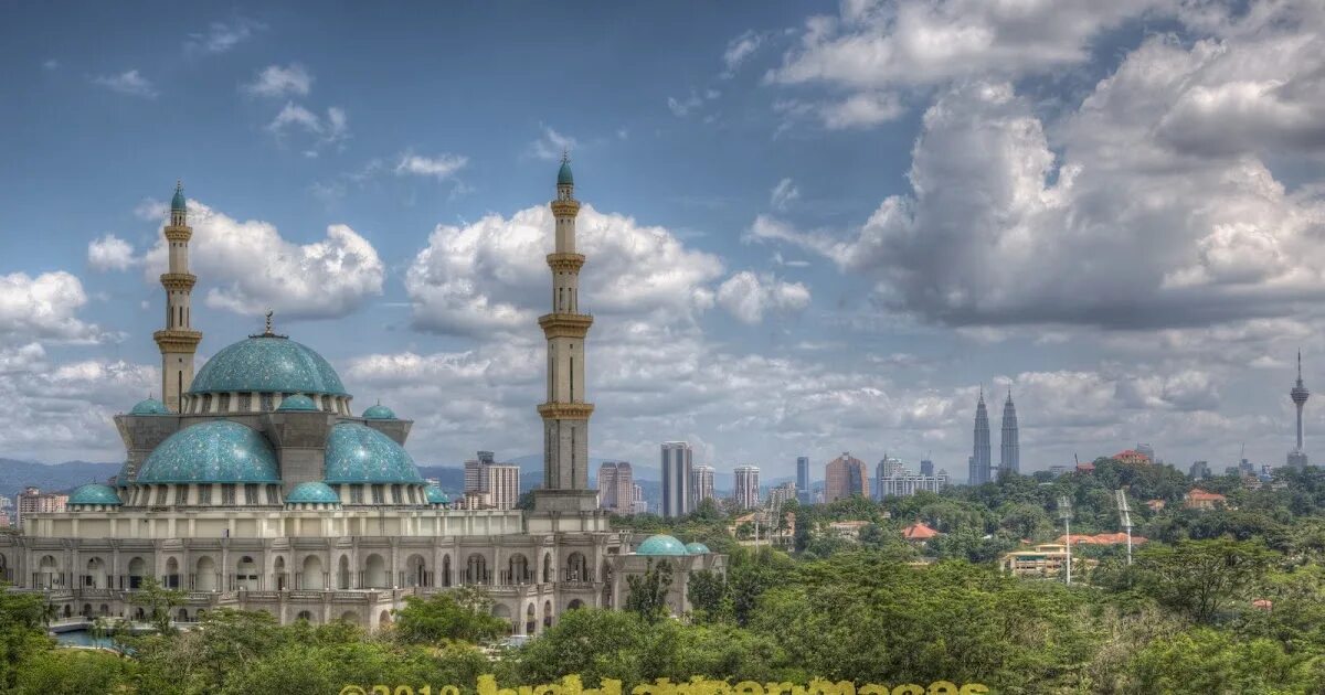 Мечеть негара в куала лумпур. Мечеть вилайят персекутуан куала лумпур. Мечеть куала лумпур. Мечеть вилайят персекутуан. Мечеть куала лумпур.