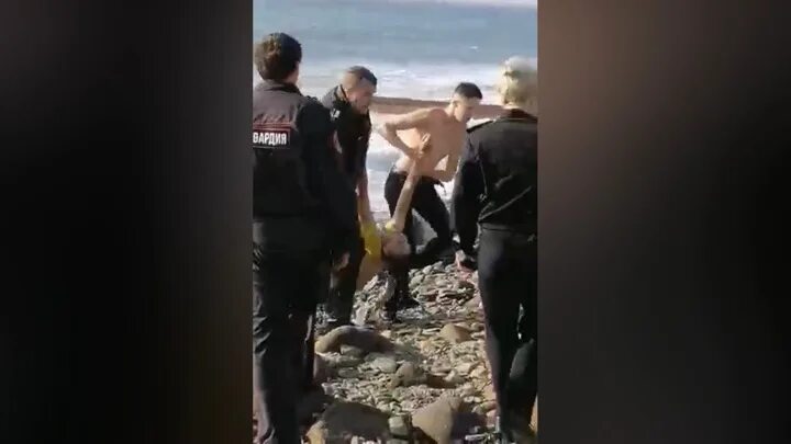 Трагедия сочи девушку. Девушку смыло волной.