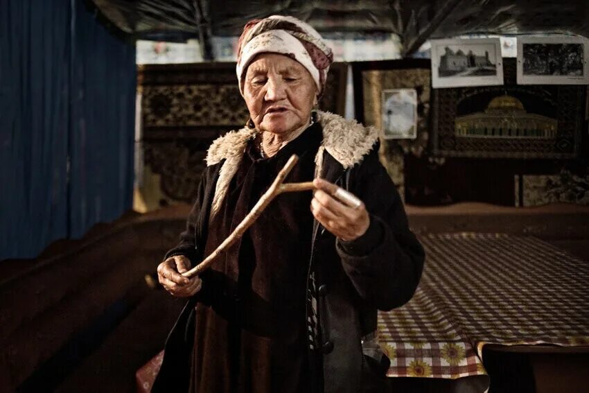 Народный знахарь. Бабушка знахарка. Бабка ведунья. Казахский целитель. Бабка шептунья.