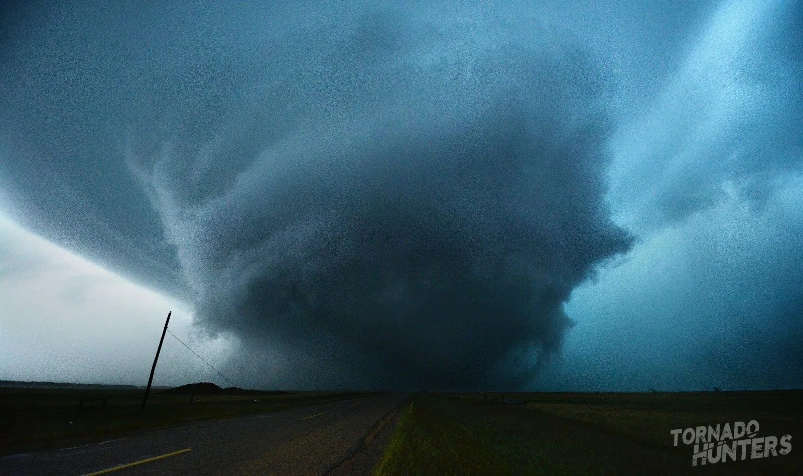 Расплывчатые Торнадо. Giant Tornado. Storm Chaser Tornado. Смерч облака. Торнадо в какой оболочке земли