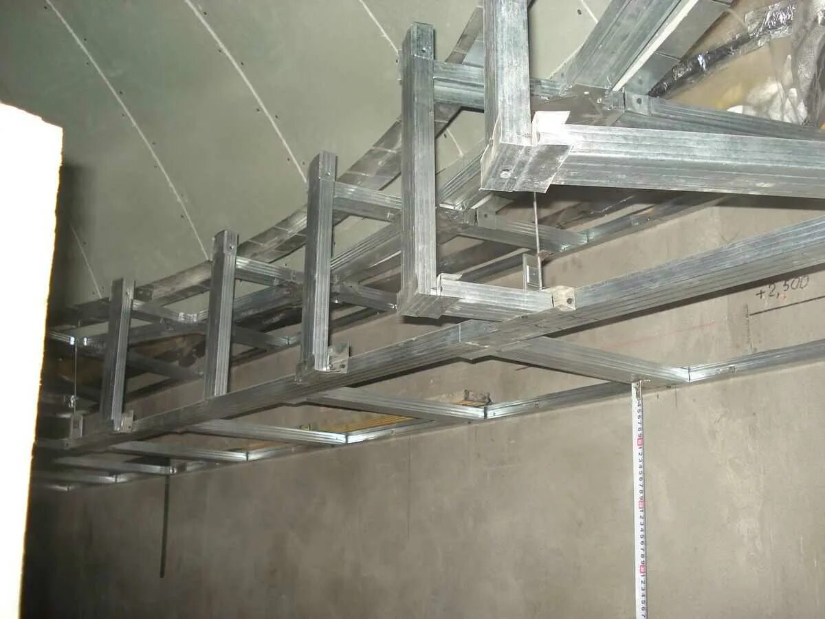 Каркас из металлического профиля. Каркас из профиля кнауф под гипсокартон. Металлопрофиль для гкл каркас. Как смонтировать каркас. 100мм.