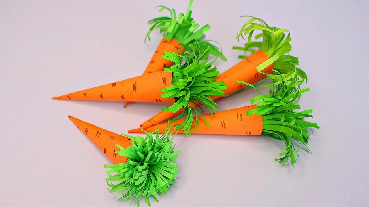 Поделка морковка. Поделка морковка из бумаги. Морковка из картона. Объемная морковка из бумаги. День морковки в детском саду