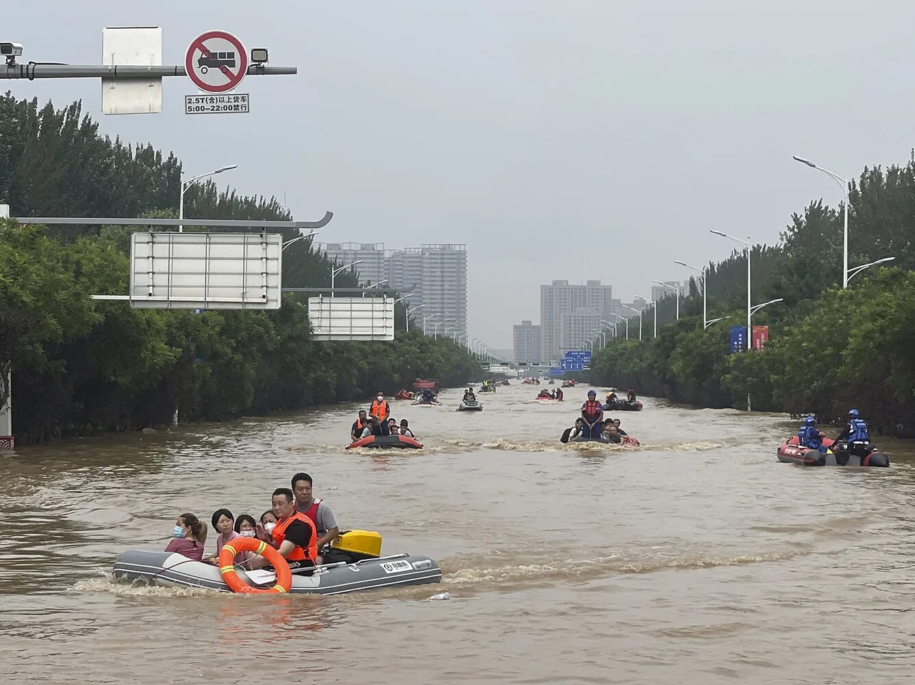 Какое наводнение в китае. Наводнение в Китае 2021. Наводнение в Пекине. Тайфун в Пекине. Наводнение в Китае 2023.