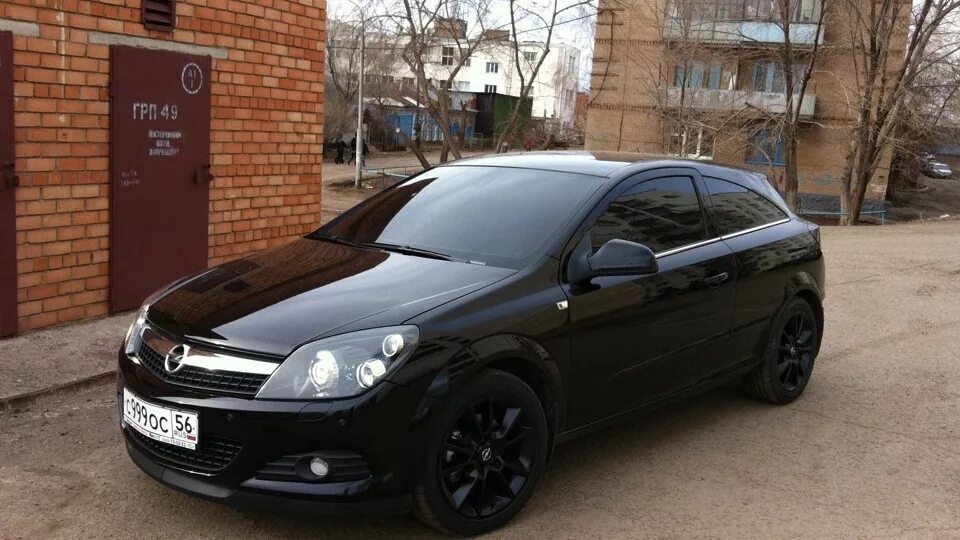 Купить опель смоленск. Opel Astra GTC 2008. Opel Astra h GTC 2008. Opel Astra h GTC черная.