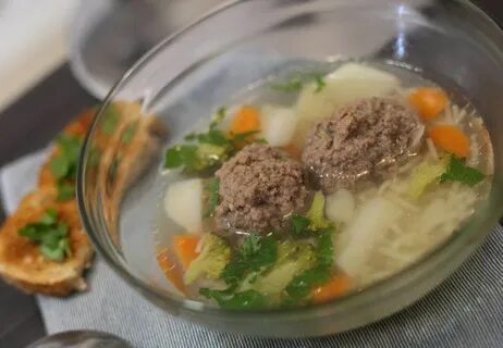 Суп с фрикадельками и яйцом