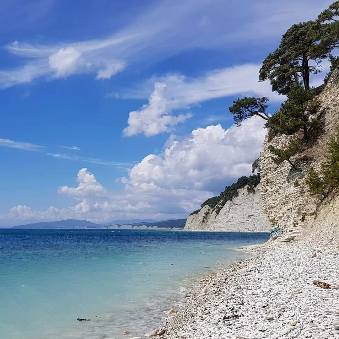 Лучший отдых на море в краснодарском крае. Пляж голубая бездна Джанхот. Голубая Лагуна Джанхот. Голубая бухта Бжид.