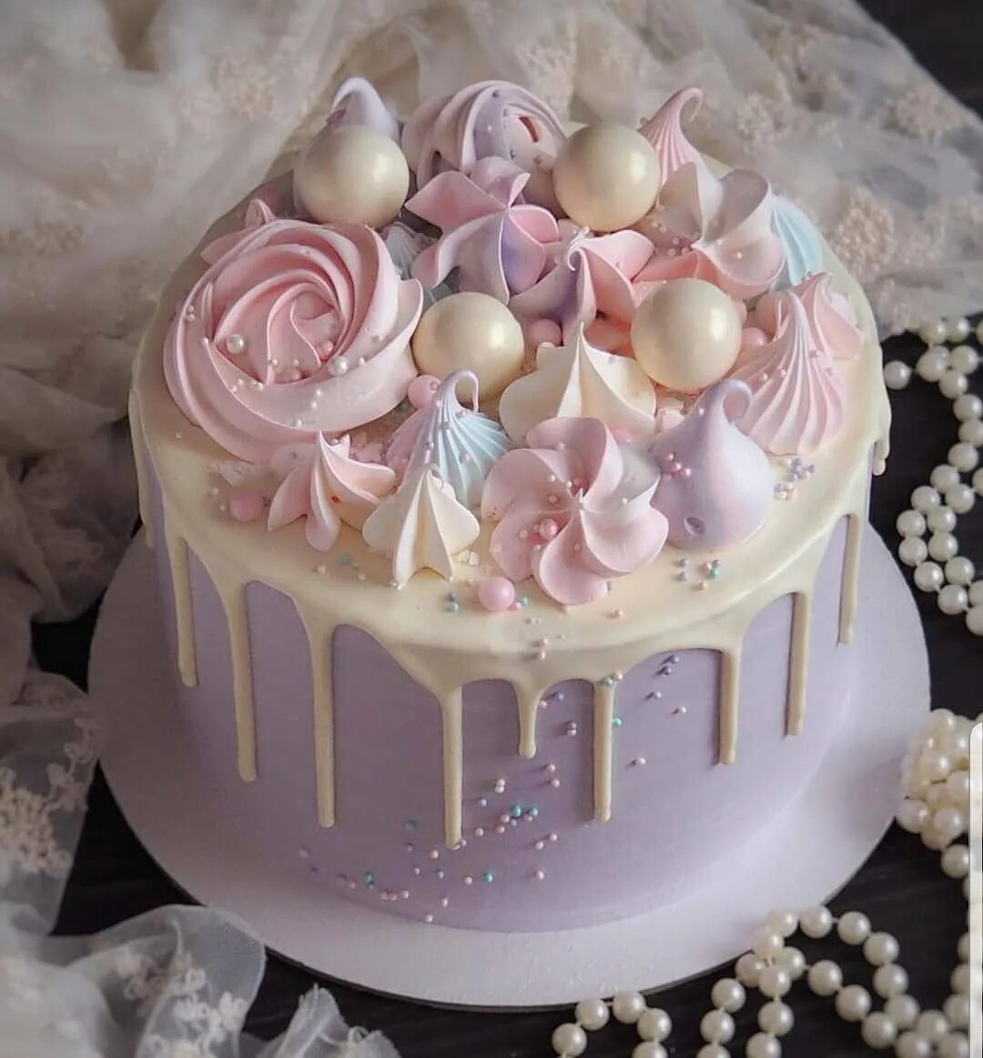 Как украсить торт девушке. Красивые торты для девочек. Торт девочка. Торт для девушки. Торт на день рождения женщине.