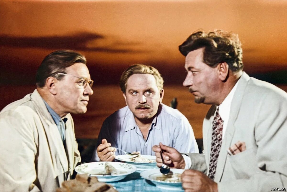 Закон есть закон фильм 1958. Кэри грант мышьяк и старые кружева. Кадры советских фильмов. Хеди ламарр фильмы. Старые комедии.