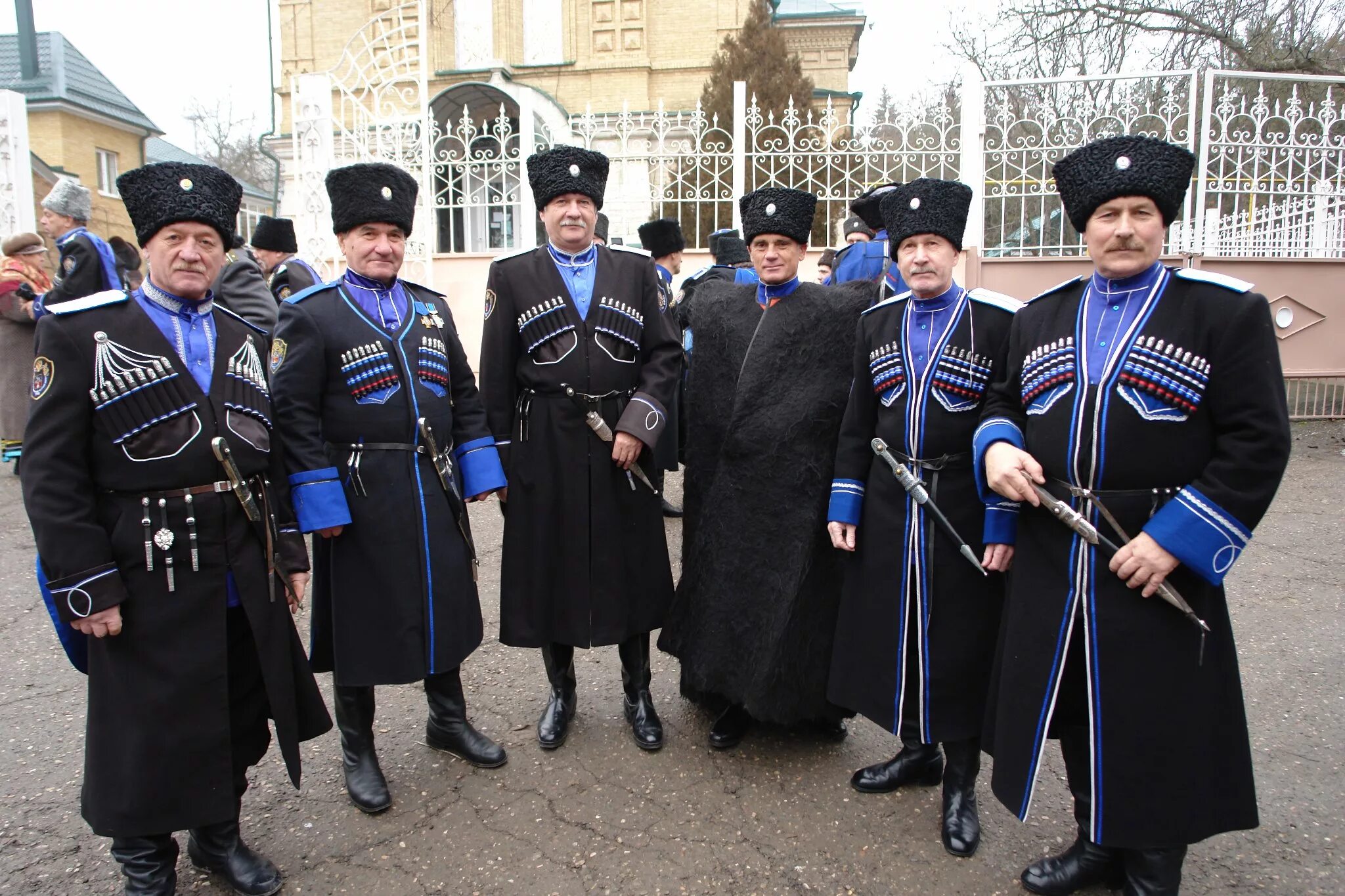 кубанская казачья одежда казака. казачья форма. черкеска казачья уральская. черкеска казачья кубанская. национальная одежда терских казаков.