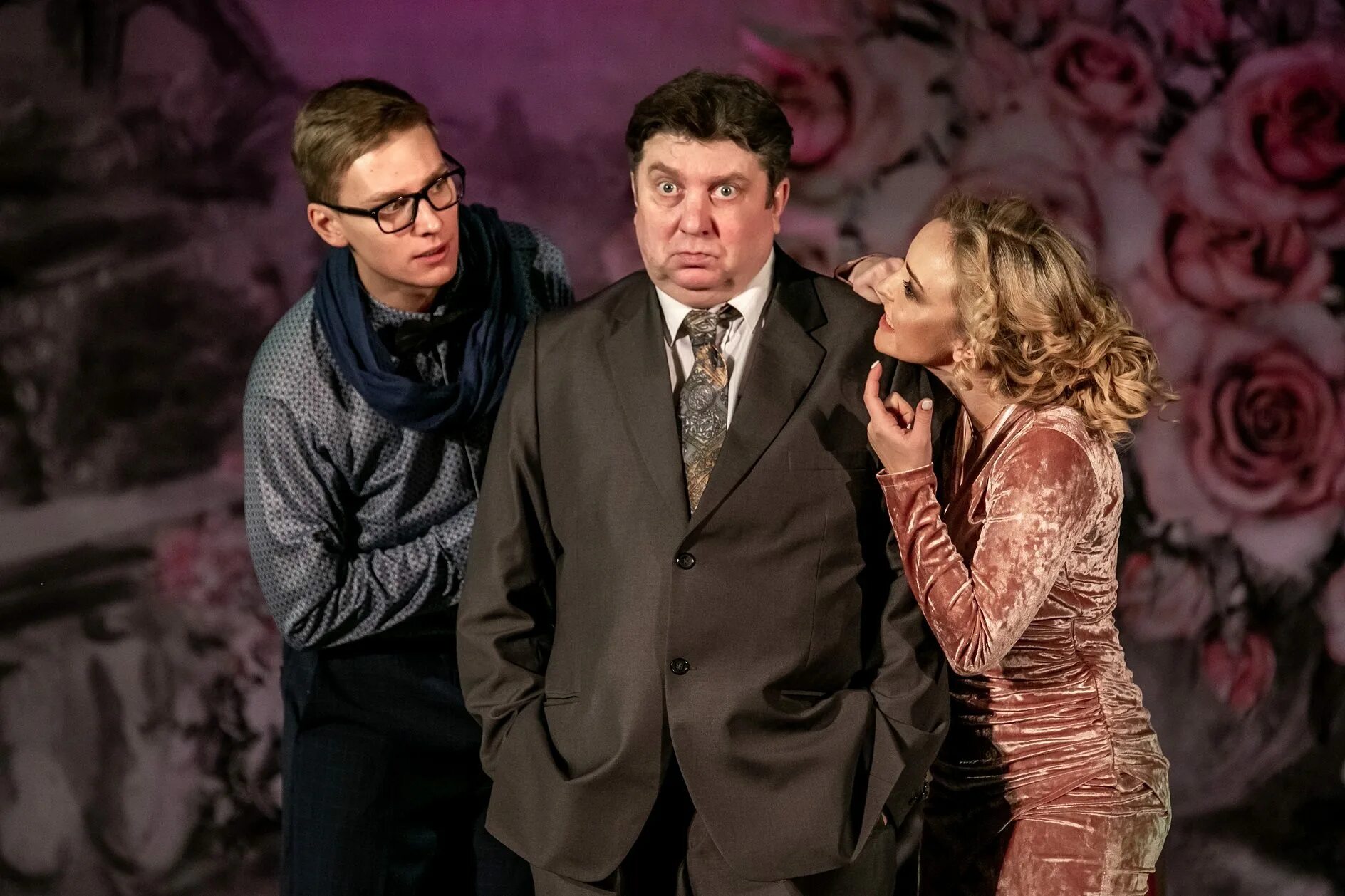 Буфф кабаре париж на двоих. Париж спектакль. Париж париж буфф спектакль. Спектакль «однажды в париже» гришечкин. Проснуться в париже спектакль.