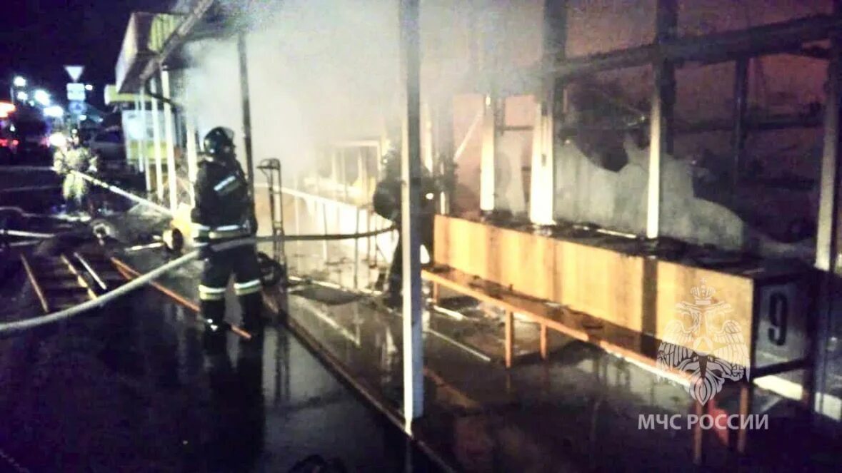 Пожар фото. Пожар на рынке в Пятигорске. Пожар на Привокзальной. Пожар на рынке в Горячеводске.