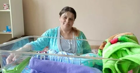 Женщина родила в ведро