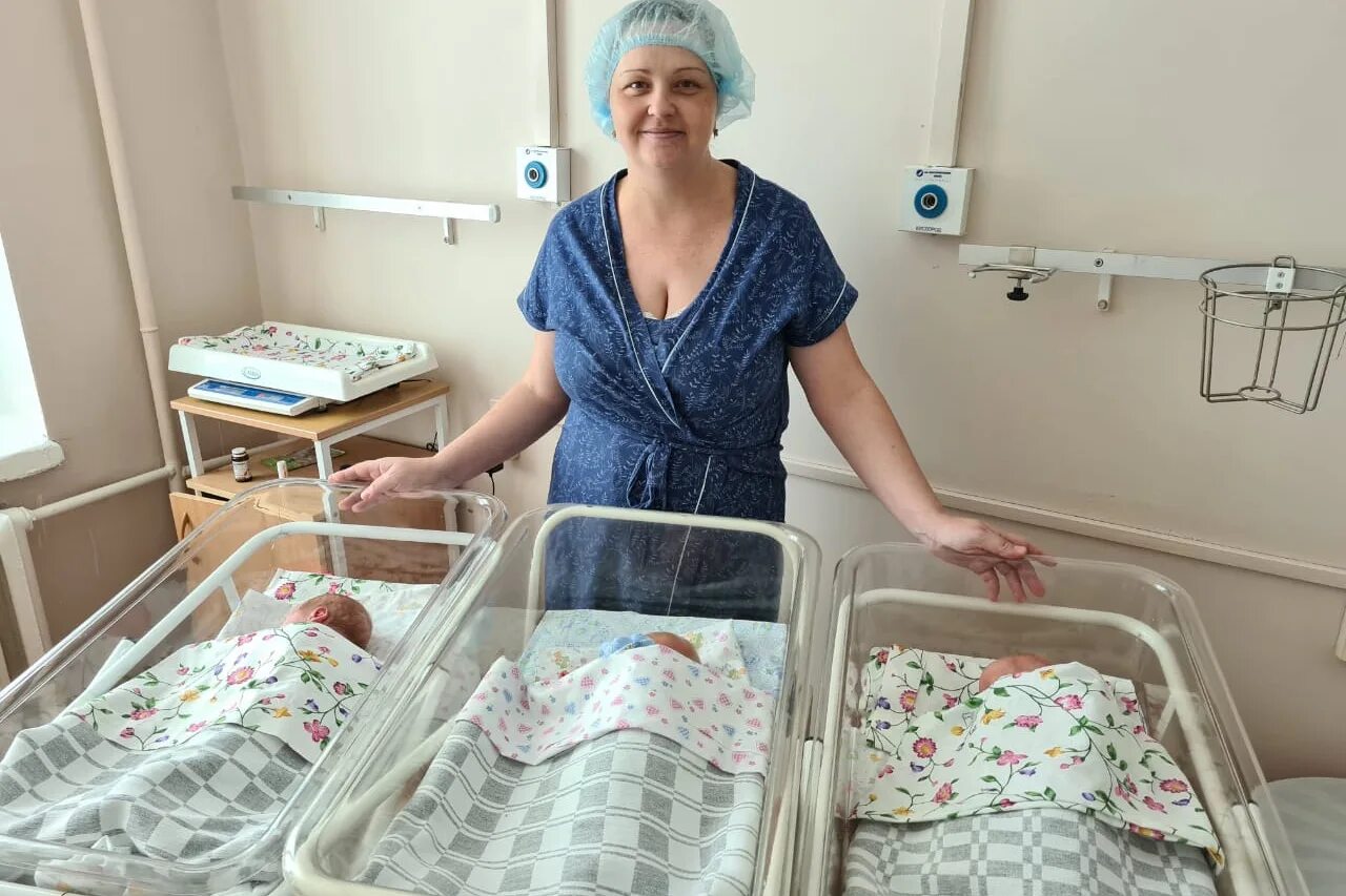 омск роженица. врачи в родильной операционной. оксана морозова тищенко. акушерское отделение борисоглебск. персонал роддом 2 омск.