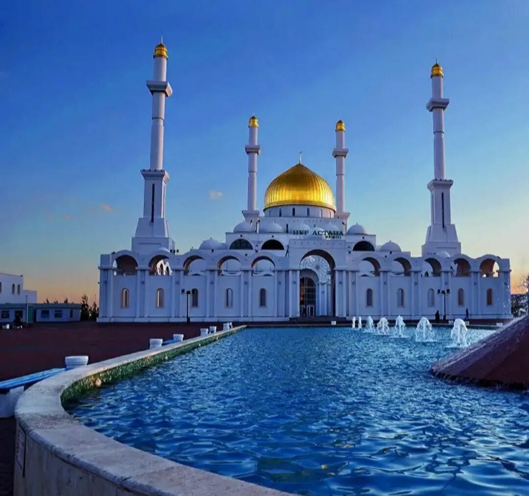 Мечеть «Нур-Шариф». Пятница мубарак кул Шариф. Изображение мечети.
