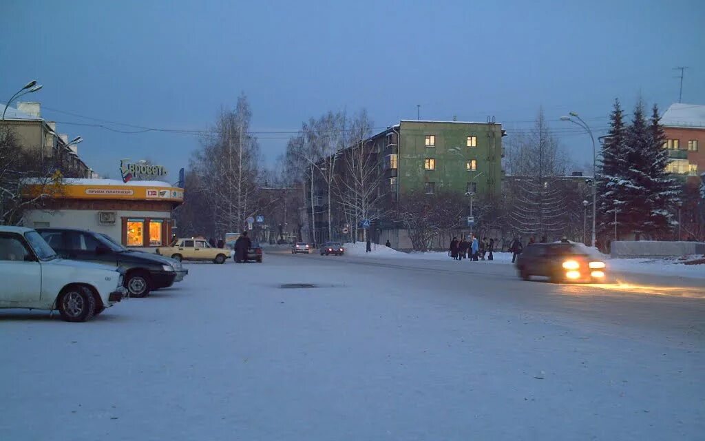 9 мая в полевском. аллея мастеров полевской. 9 мая в полевском памятники. полевской свердловской области. тополя в полевском.