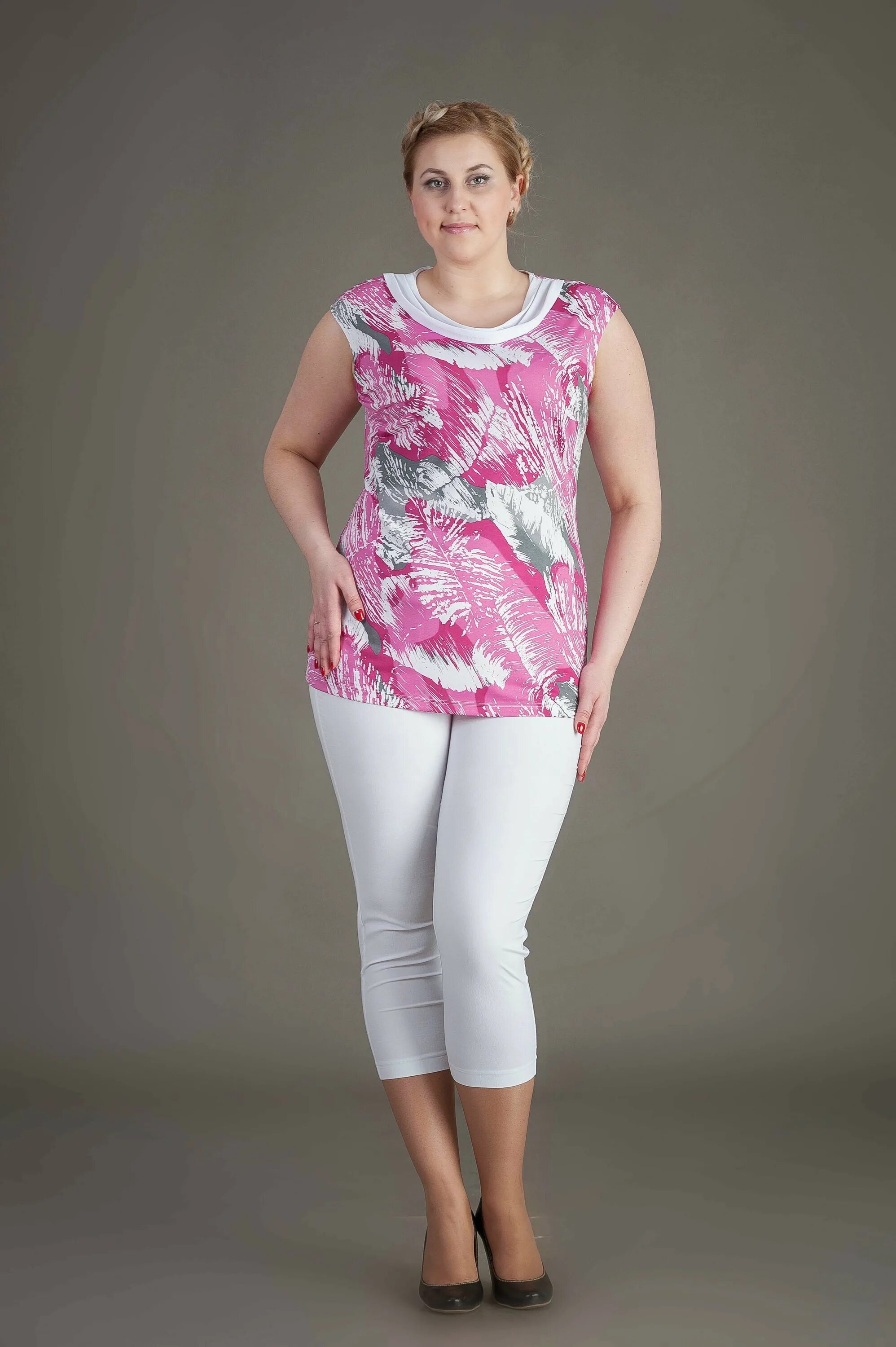 Модели 182 см. Костюм лавира темно-синий. Энигма ателье. Энигма интернет магазин. Самая популярная футболка для футбола.