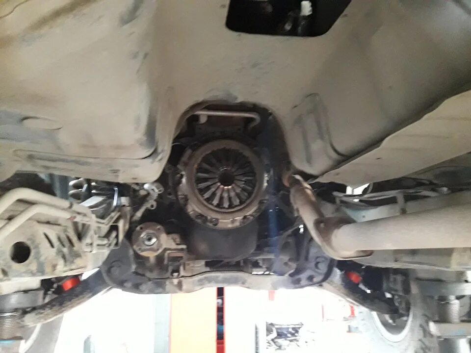 Сцепление mitsubishi l200. Вилка сцепления l200. вилка сцепления митсубиси л200. замена сцепления мицубиси л200. подушка кпп митсубиси л200.