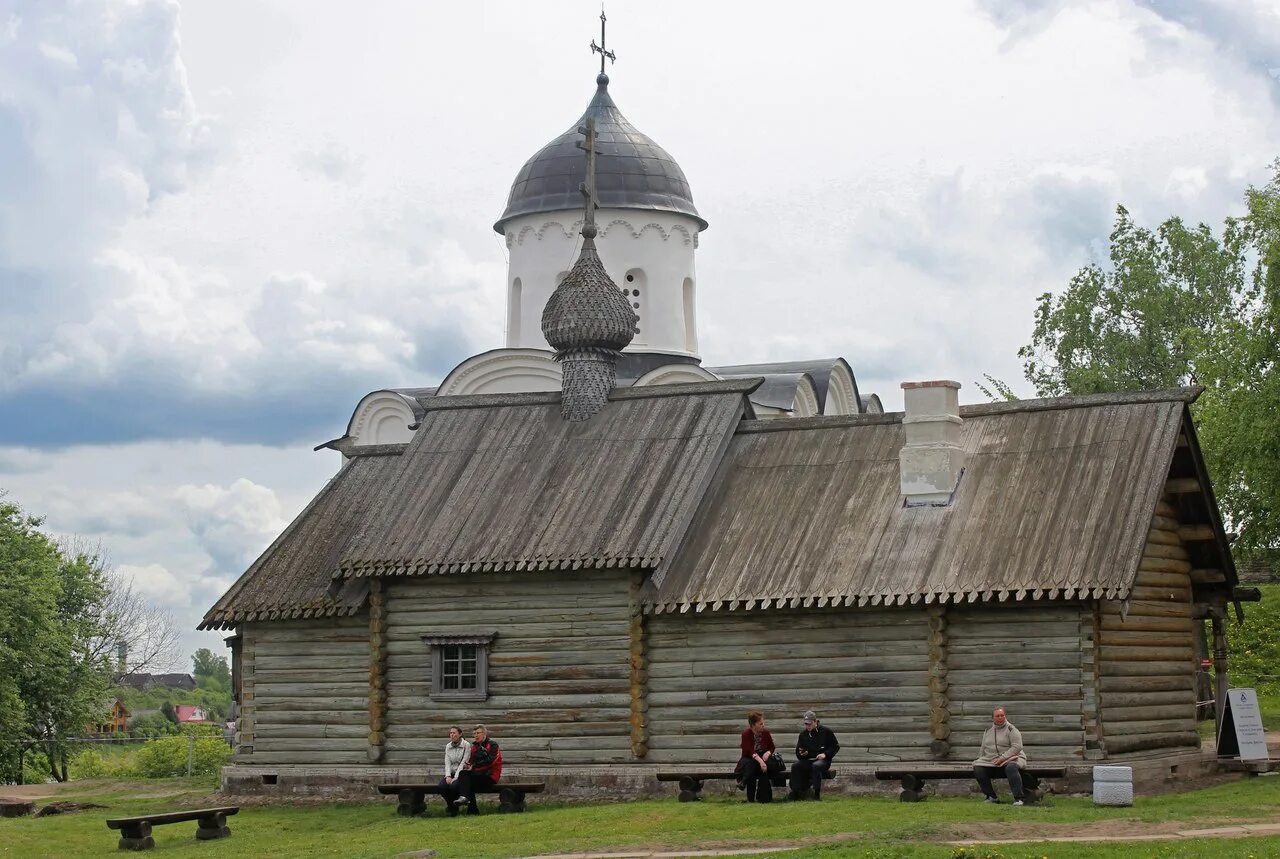 Погода в старой ладоге на неделю. Церковь Дмитрия Солунского Ладога. Крепость Старая Ладога Церковь Дмитрия Солунского. Деревянная Церковь Святого Дмитрия Солунского Старая Ладога. Георгиевская Церковь (Старая Ладога).