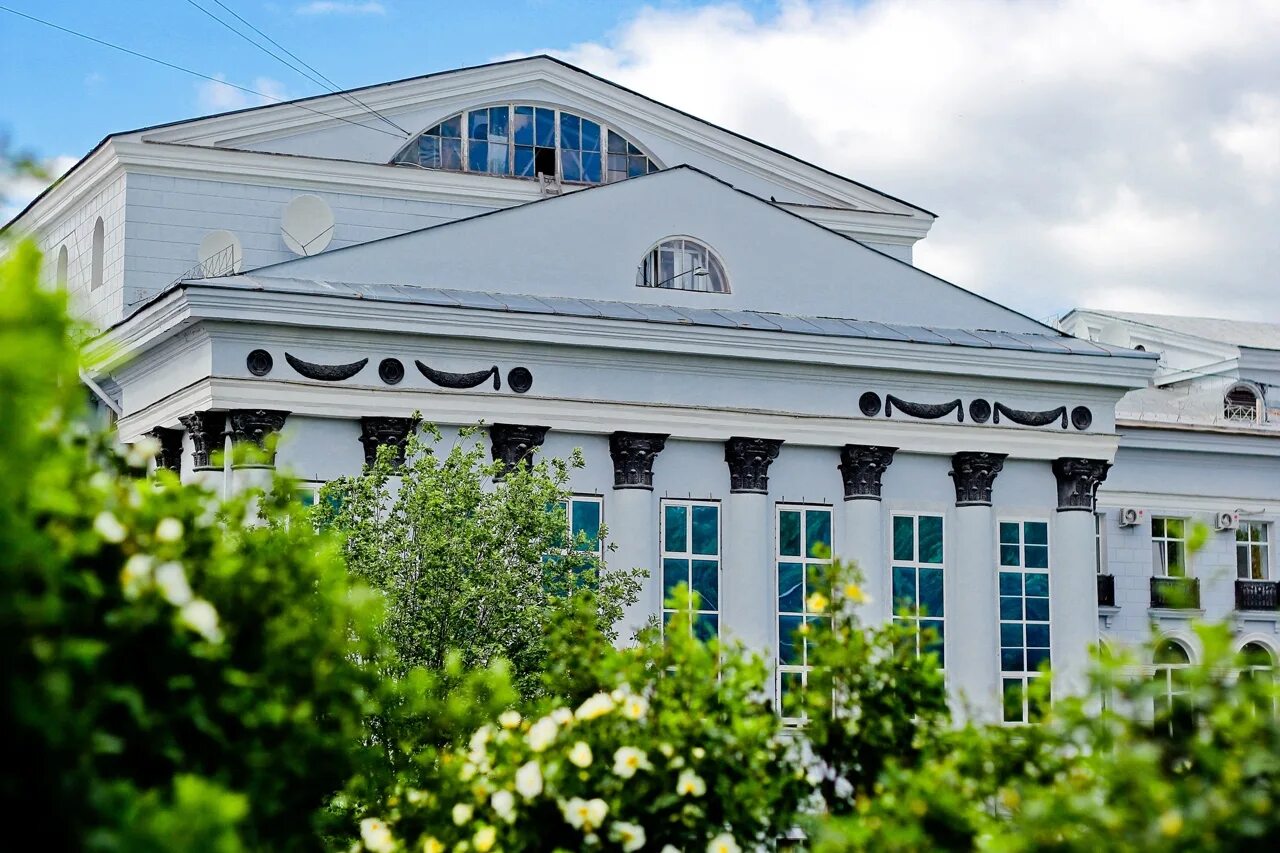 Кдц пермь. Дворец культуры имени в. и. Ленина (Пермь). Дворец Ленина Пермь. ДК Ленина Пермь. Уральская 93 Пермь.