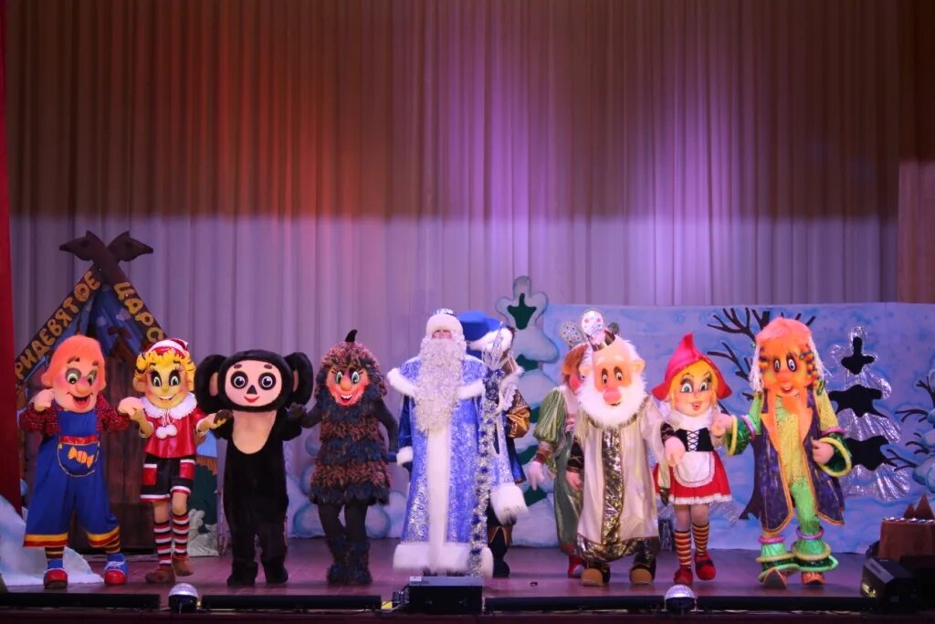 представление ростовых кукол.