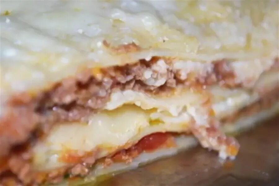 Лазанья с говядиной и сосисками. Приготовление лазаньи пошаговый рецепт. Приготовление лазаньи пошаговый рецепт. Слои лазаньи с бешамель. Лазанья с рубленным мясом рецепт.