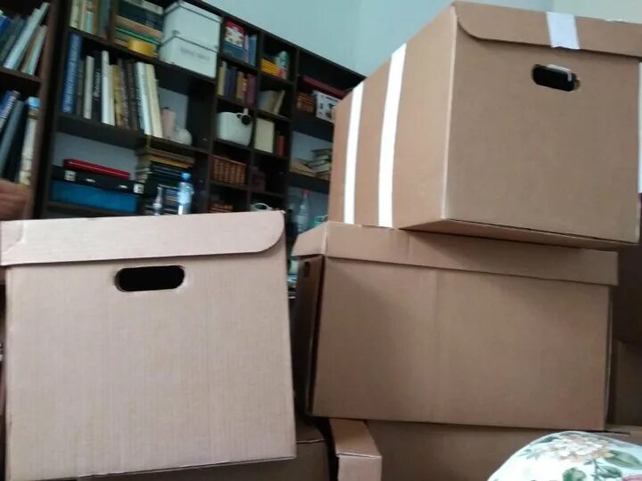 Коробки для переезда купить недорого. Коробки для переезда. Отдам коробки. Коробки для переезда большие крепкие. Картонные коробки икеа для переезда.