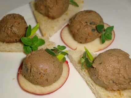 Холодная закуска из куриной печени с гарниром