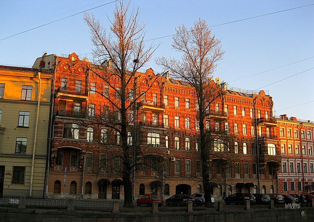 краснокирпичный дом санкт-петербург. красное здание с колоннами. красный дом в петербурге. в. петербург 5 линия васильевского острова.