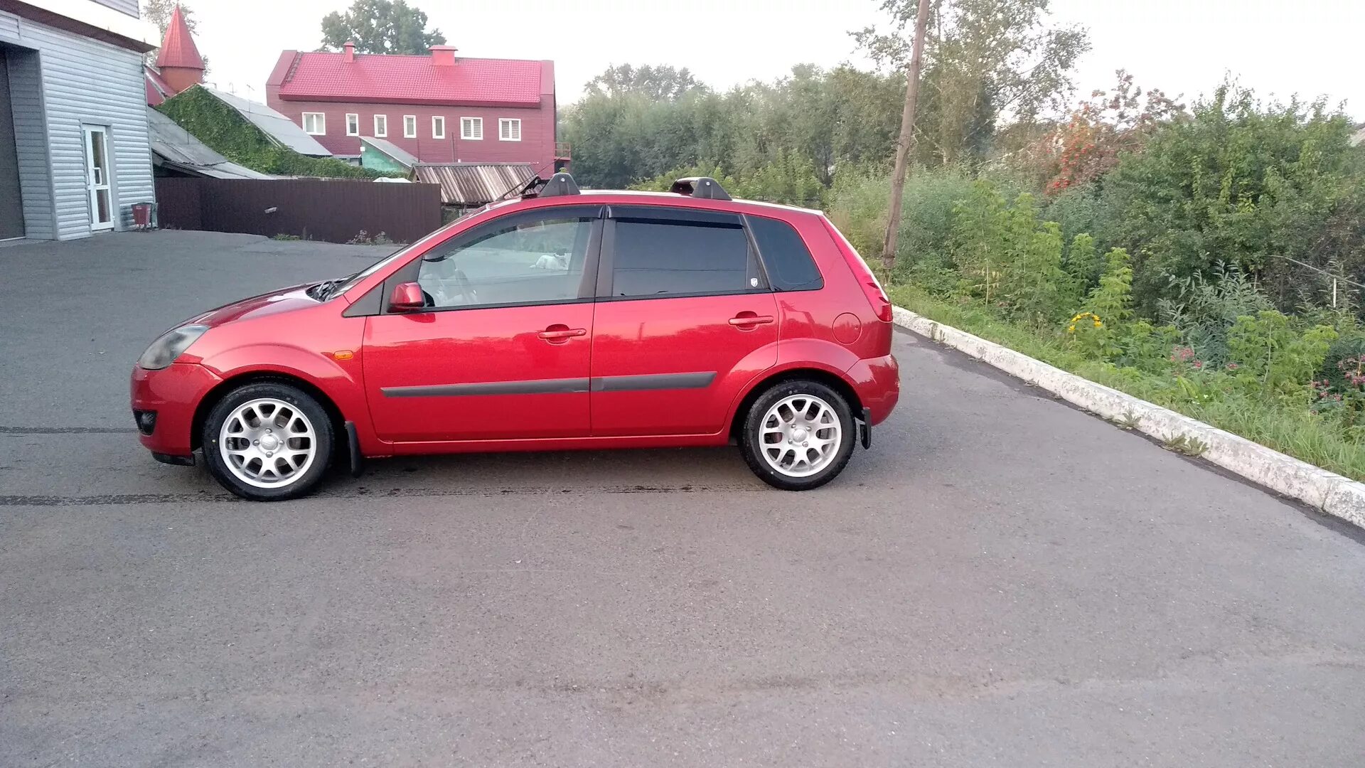 Ford fiesta mk5 колеса r16. Колеса форд фиеста мк5. Форд фиеста мк5. 17 диски fiesta mk5. Форд фиеста мк5 на r15.