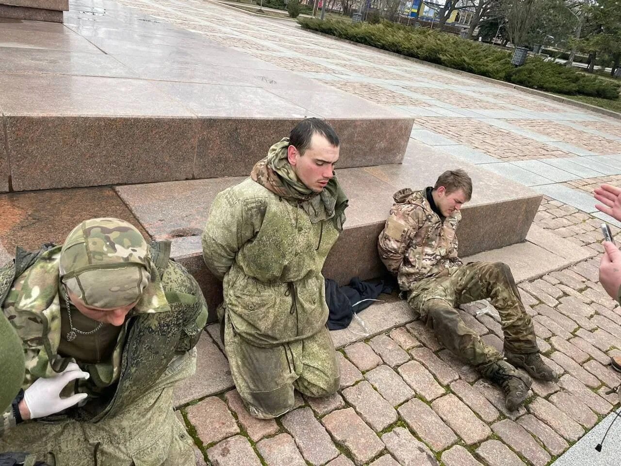 Армия разбивает врагов. Российский солдат. Российские солдаты на украим. Раненные русские солдаты на Украине.