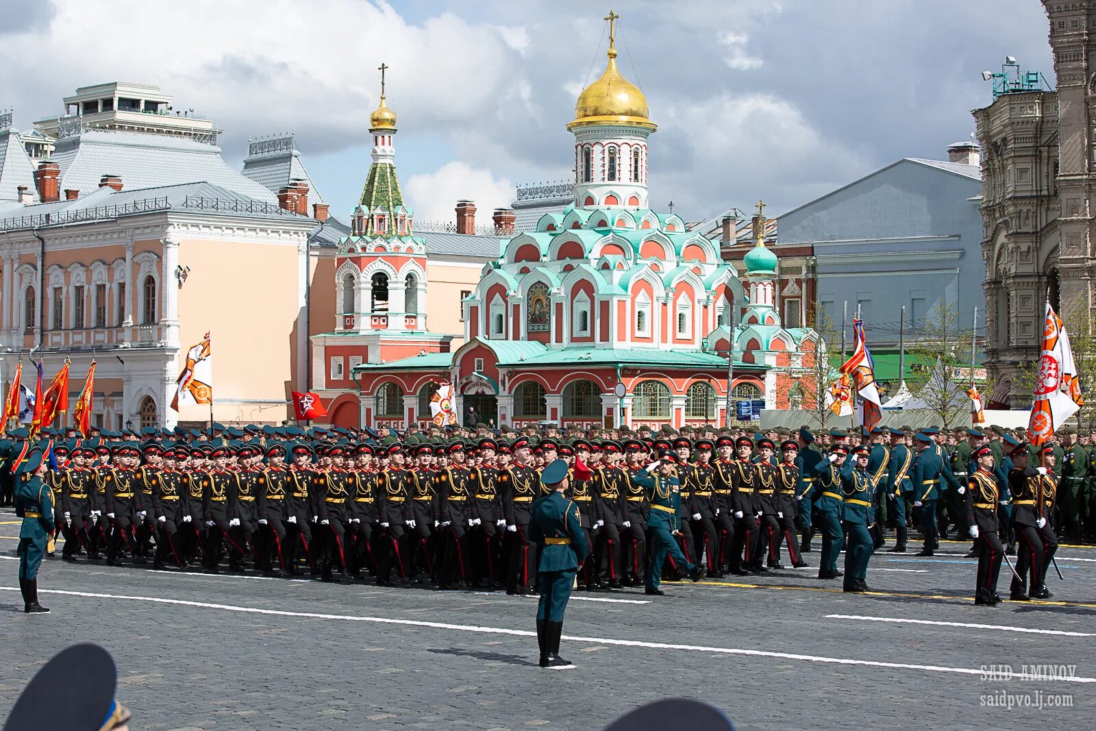 Прямой эфир парада 9 мая. Парад 9 мая Москва. Парад на красной площади 9 мая. Красная площадь 9 мая. Парад день Москвы.