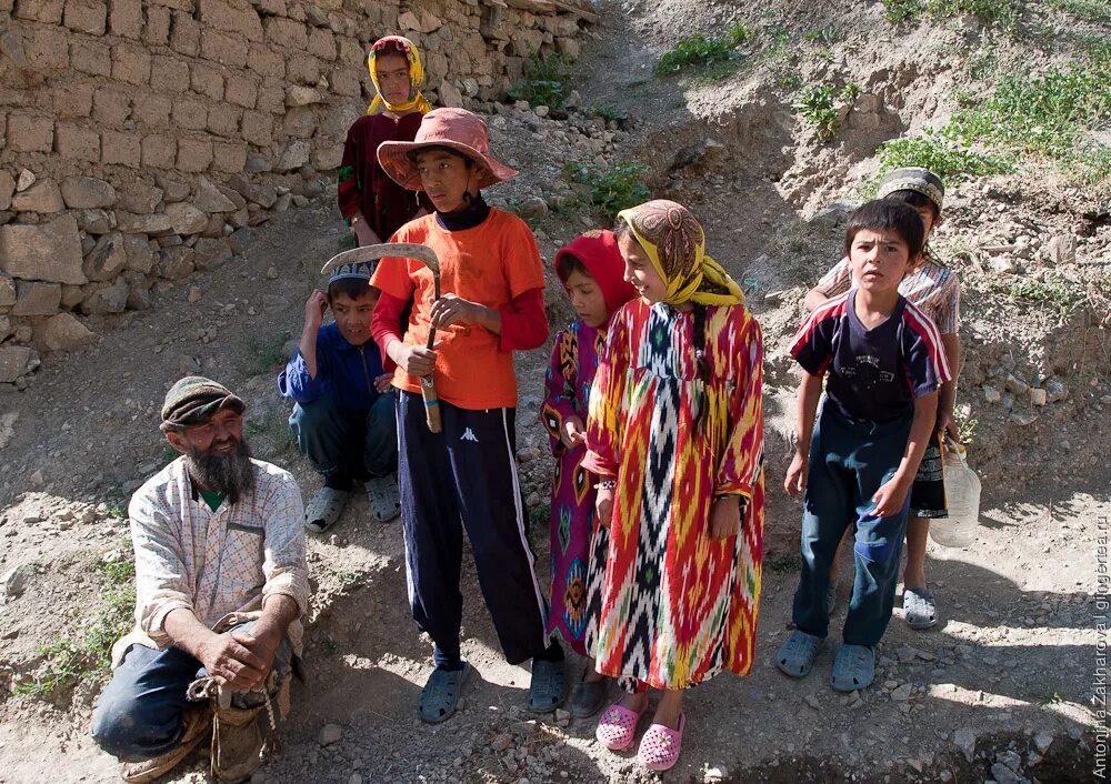 Таджикистан сегодня как живут. Таджикистан Памир жители селения. Кишлак Узбекистан дети. Население Душанбе Таджикистан. Жители кишлаков в Таджикистане.