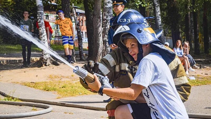 пожарные в детском лагере. лагерь заря курская область. с праздником пожарного надзора. лагерь дружба должанский район. лагерь заря кореневский район.