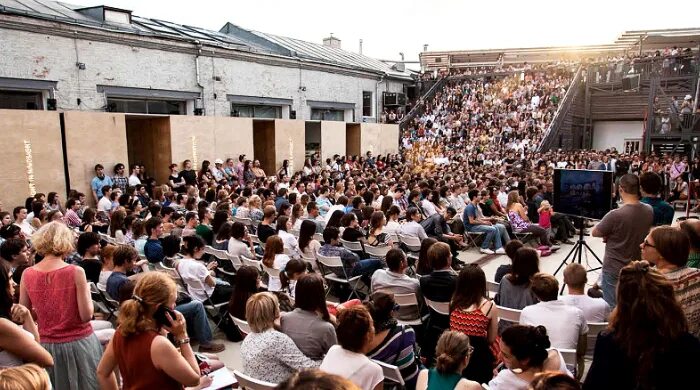 Summer cinema стрелка. Бар стрелка кинотеатр. Творческое пространство. Лекторий на улице. Кинотеатр на стрелке.