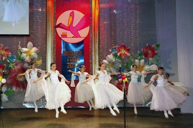 Дворец творчества ленинского района кемерово. Битва хоров 2021. Битва хоров. Дворец творчества детей и молодежи конкурсы. Дворец творчества молодежи.