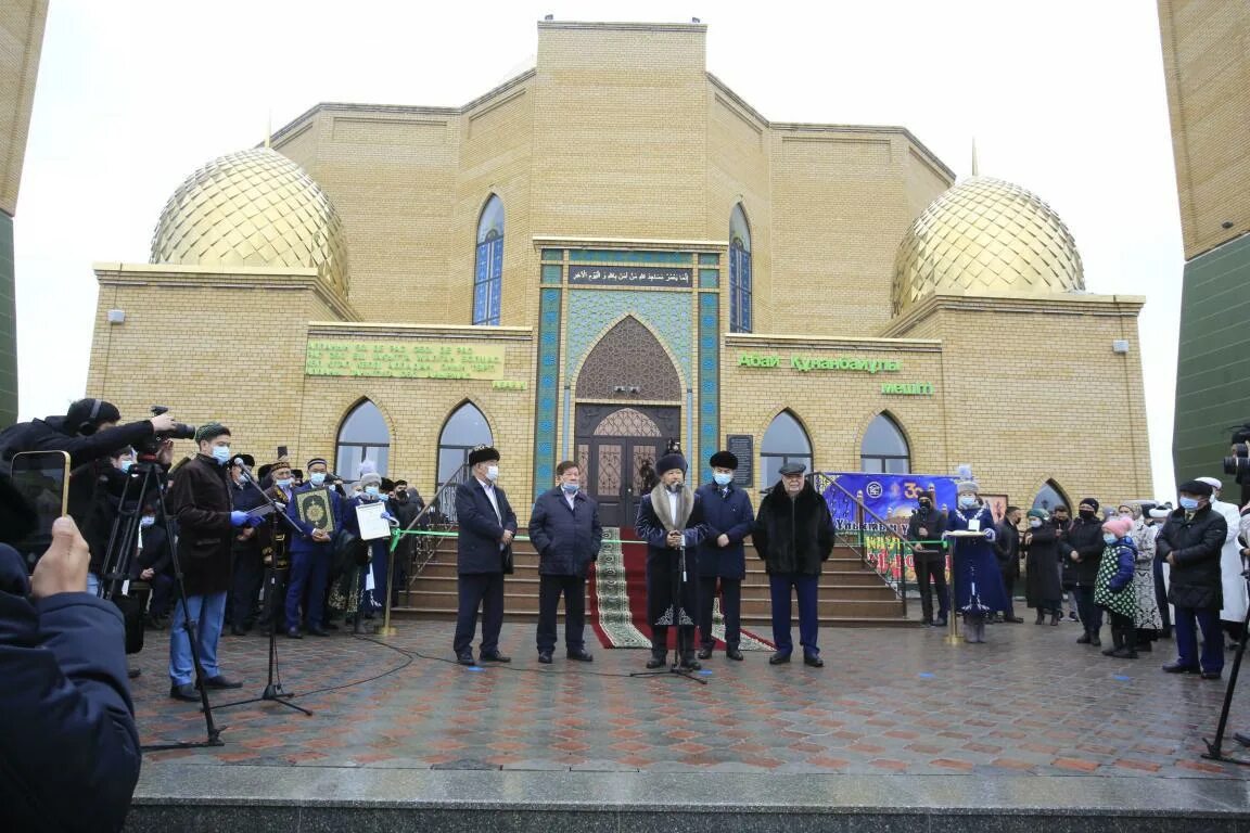 Область абай г семей. Новая мечеть в Семее. Мечеть имени Абая Кунанбаев. Семипалатинск мечеть. Центральная мечеть в городе семей.
